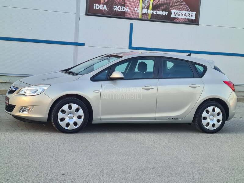 Opel Astra J 1.6 NAAVIGACIJA