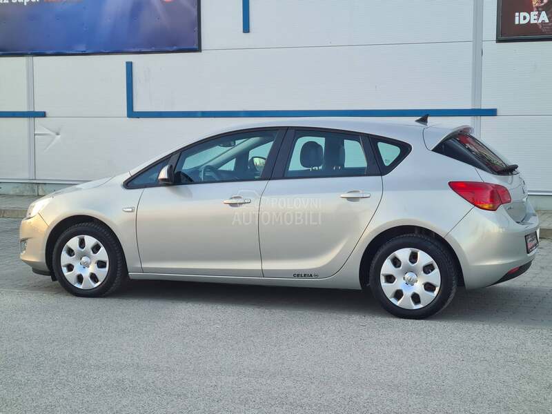 Opel Astra J 1.6 NAAVIGACIJA