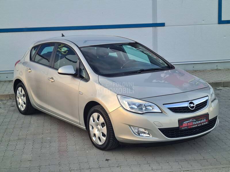 Opel Astra J 1.6 NAAVIGACIJA