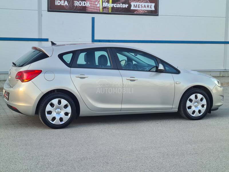 Opel Astra J 1.6 NAAVIGACIJA