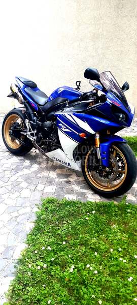Yamaha R1