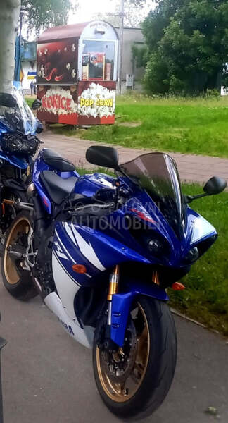 Yamaha R1