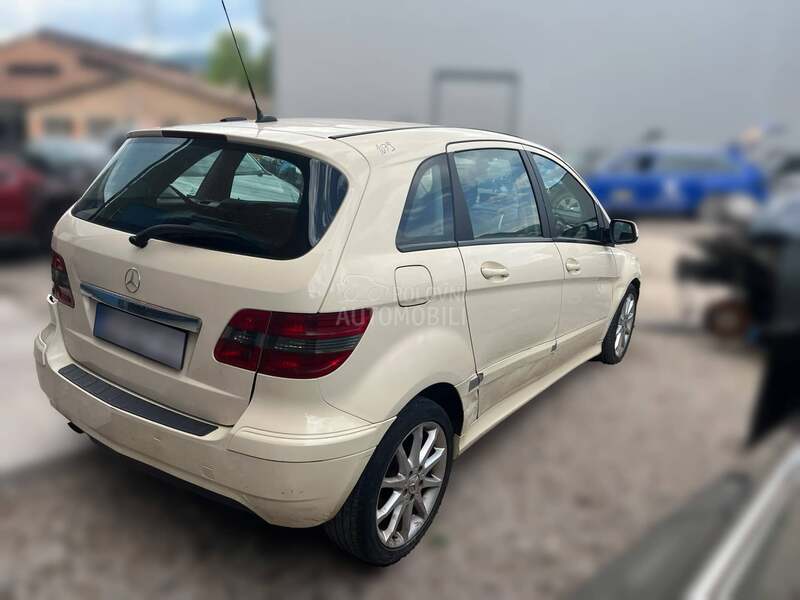 Mercedes Benz B 200 640940 2008. god. -  kompletan auto u delovima