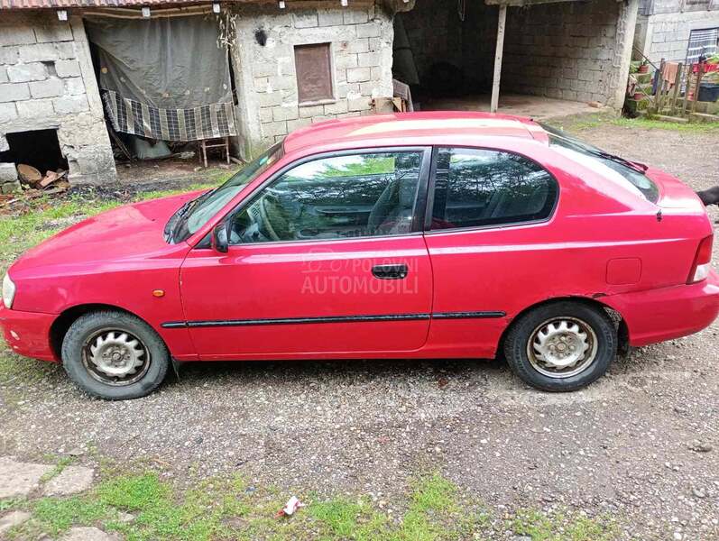 Hyundai Accent -  kompletan auto u delovima