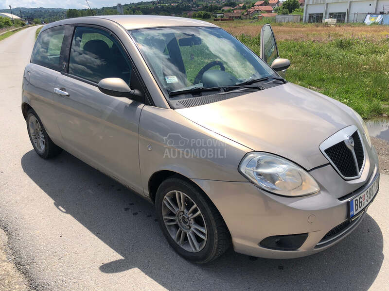 Lancia Ypsilon 1.2 8v clasic