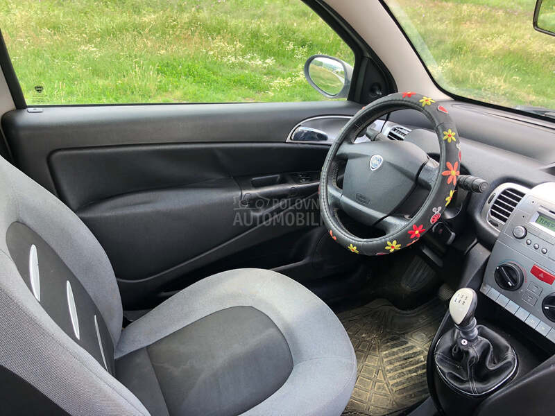Lancia Ypsilon 1.2 8v clasic