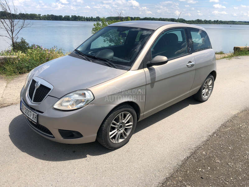 Lancia Ypsilon 1.2 8v clasic