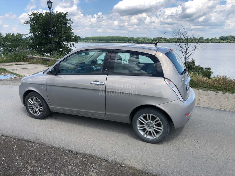 Lancia Ypsilon 1.2 8v clasic