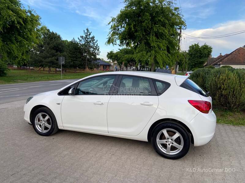 Opel Astra J 1.3 ecoFLEX CDTI