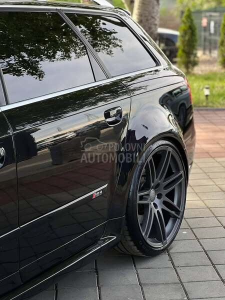 Audi RS4 