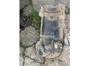 reservoar sa pumpom za Peugeot 407 od 2004. do 2008. god.