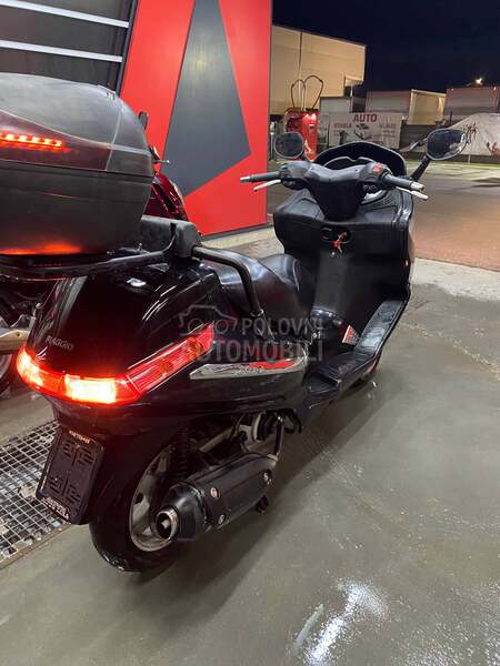 Piaggio x8