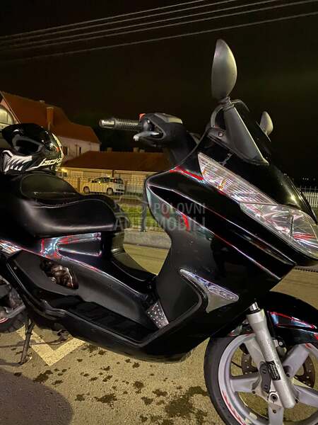 Piaggio x8