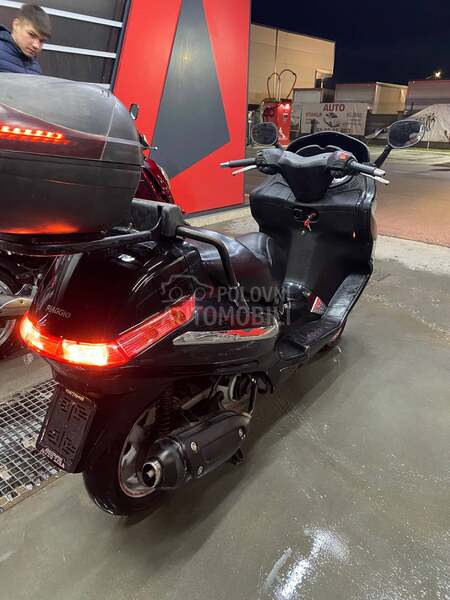 Piaggio x8
