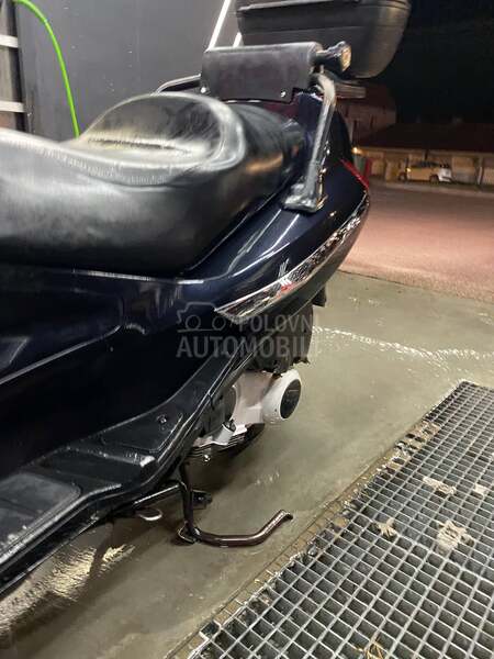 Piaggio x8