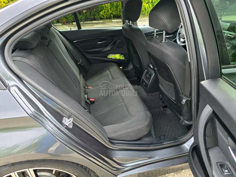 BMW 318 Sport paket AT8