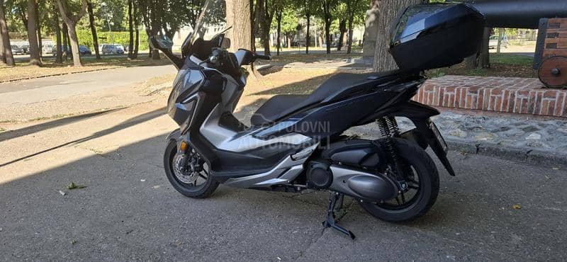 Honda forza 300