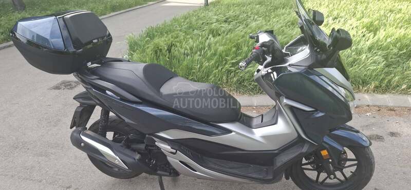 Honda forza 300