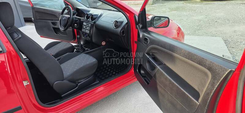 Ford Fiesta 1.3b kaonov