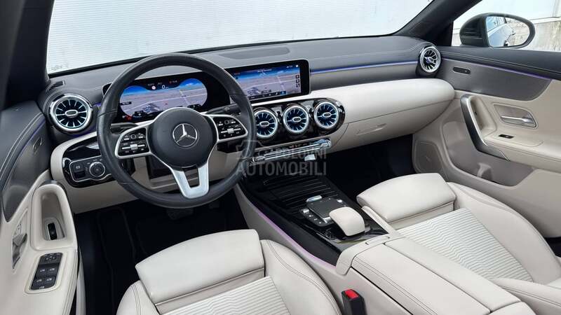 Mercedes Benz CLA 180 Pano/Distronic/LED