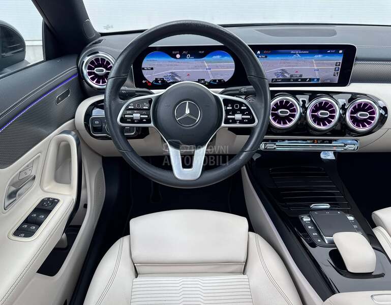 Mercedes Benz CLA 180 Pano/Distronic/LED