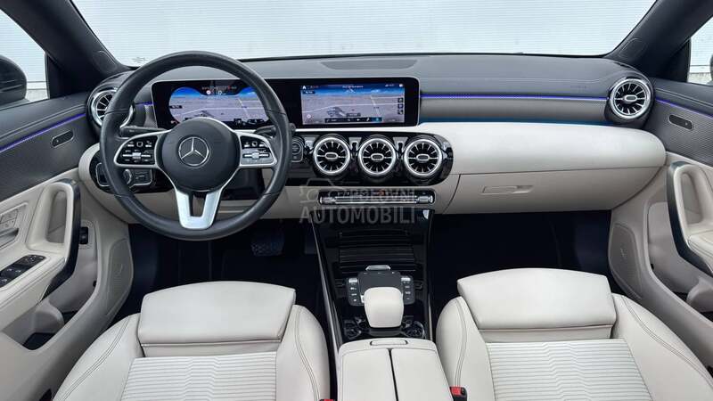 Mercedes Benz CLA 180 Pano/Distronic/LED