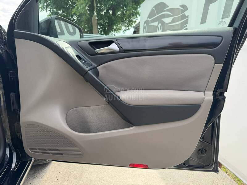 Volkswagen Golf 6 XEN / LED / 1.6 77