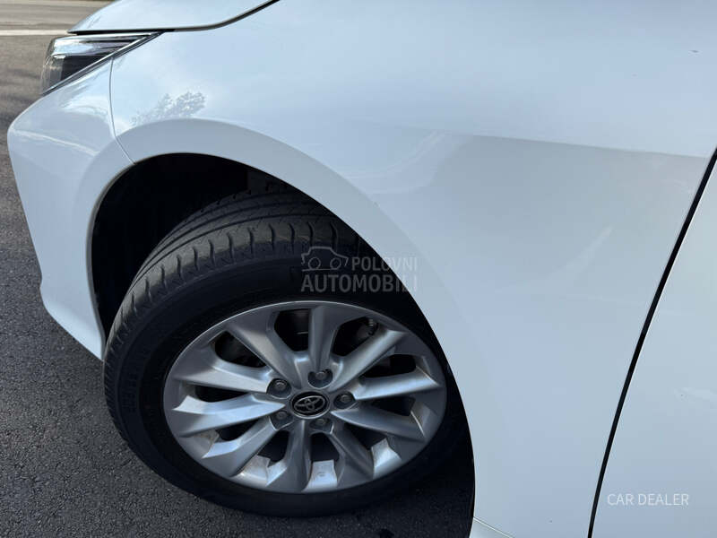 Toyota Corolla 1.5b/Luna/nav/kam