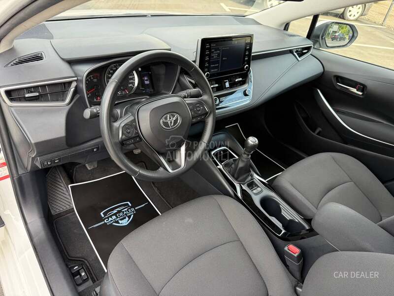 Toyota Corolla 1.5b/Luna/nav/kam