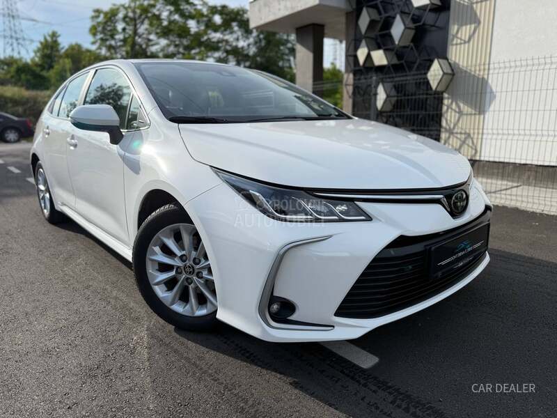 Toyota Corolla 1.5b/Luna/nav/kam