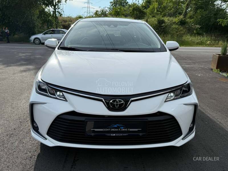 Toyota Corolla 1.5b/Luna/nav/kam