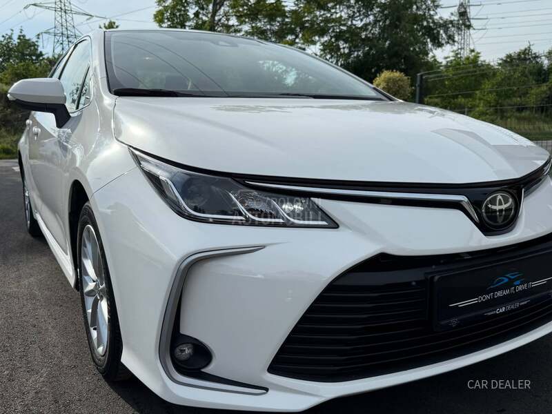 Toyota Corolla 1.5b/Luna/nav/kam