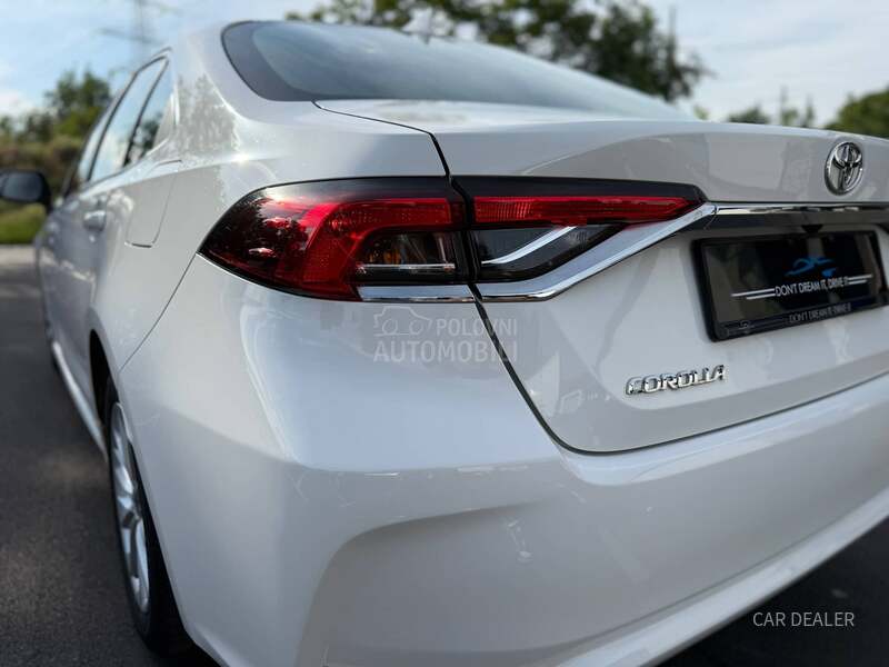 Toyota Corolla 1.5b/Luna/nav/kam