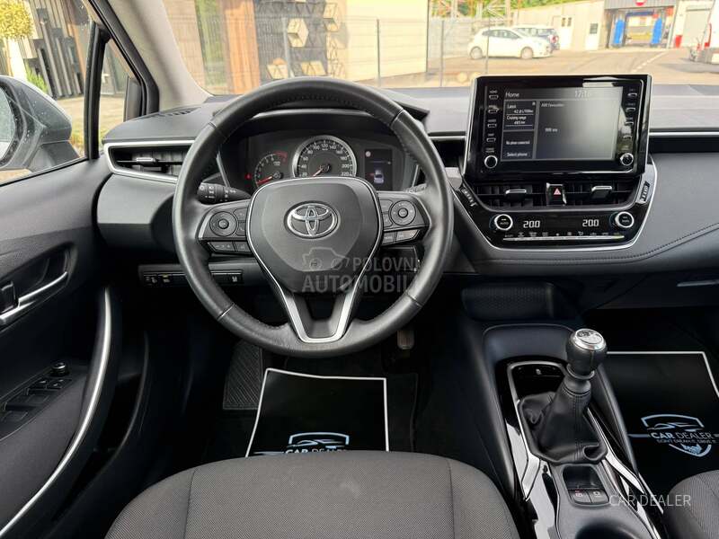 Toyota Corolla 1.5b/Luna/nav/kam