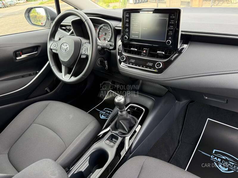 Toyota Corolla 1.5b/Luna/nav/kam