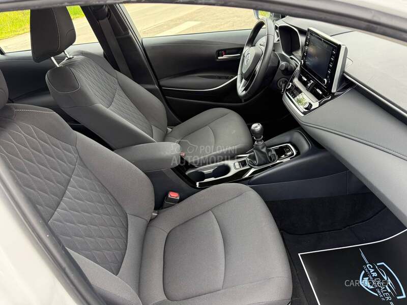 Toyota Corolla 1.5b/Luna/nav/kam