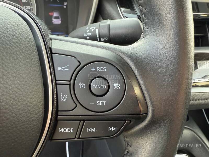 Toyota Corolla 1.5b/Luna/nav/kam