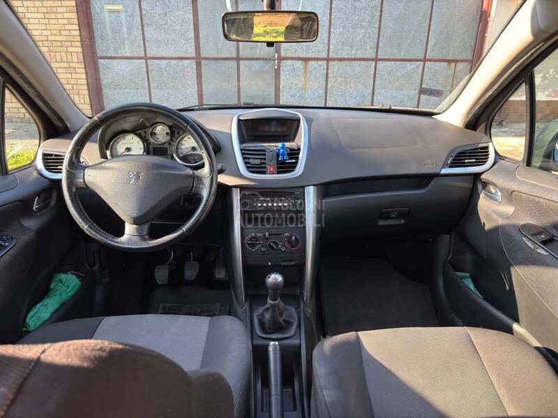Peugeot 207 1.4i 16v 4/4 GUME