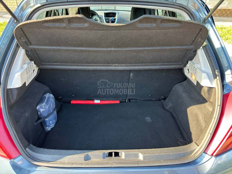 Peugeot 207 1.4i 16v 4/4 GUME