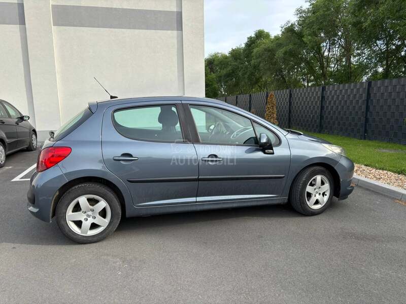 Peugeot 207 1.4i 16v 4/4 GUME