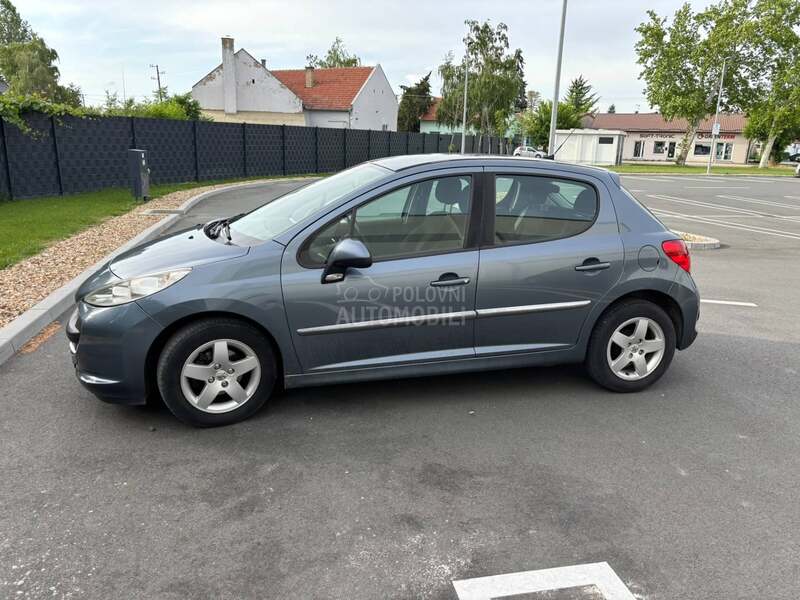Peugeot 207 1.4i 16v 4/4 GUME