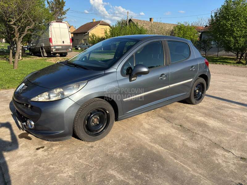 Peugeot 207 1.4i 16v 4/4 GUME