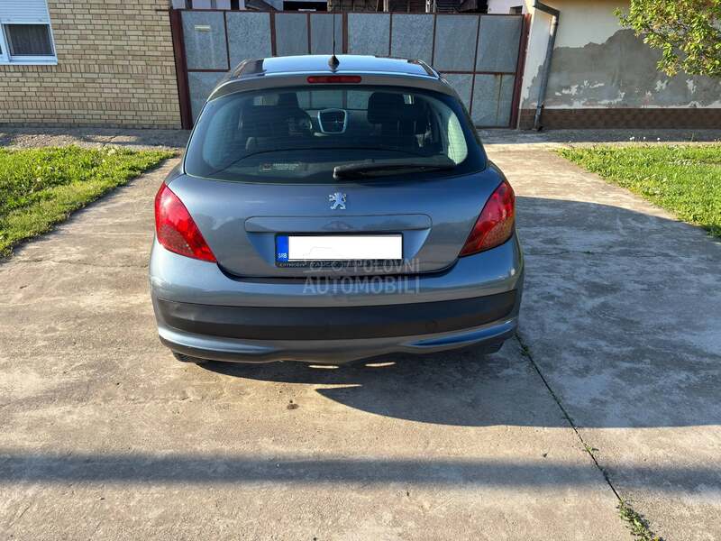 Peugeot 207 1.4i 16v 4/4 GUME