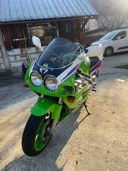 Kawasaki zxr 750