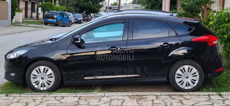 Ford Focus 1.0  LED 149.000 K.M