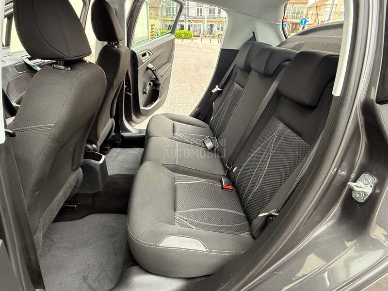 Peugeot 208 1.2 / Activ