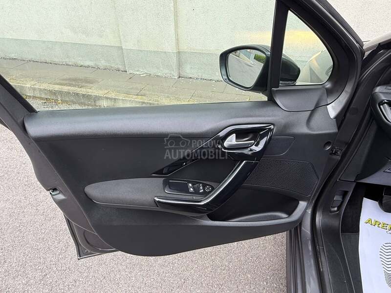 Peugeot 208 1.2 / Activ
