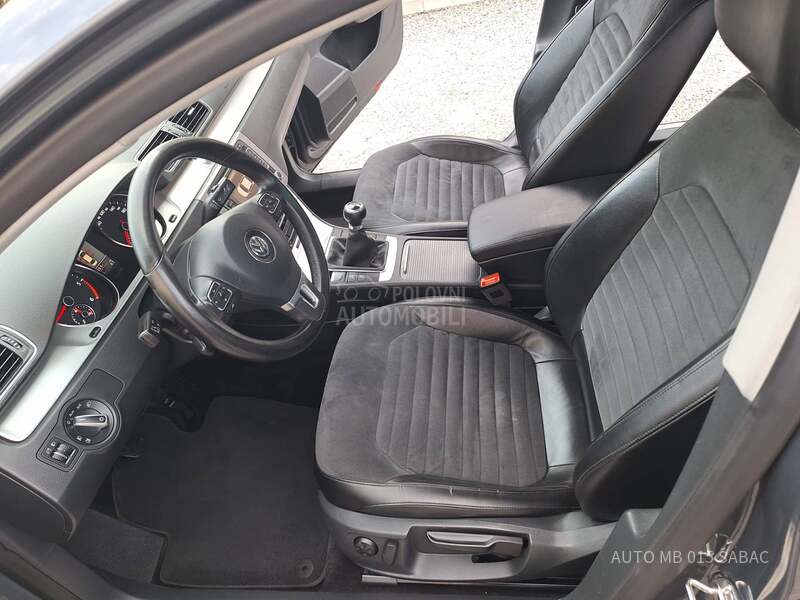 Volkswagen Passat B7 1.6 TDI HIGHLINE