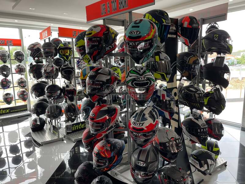 KYT TT-Revo