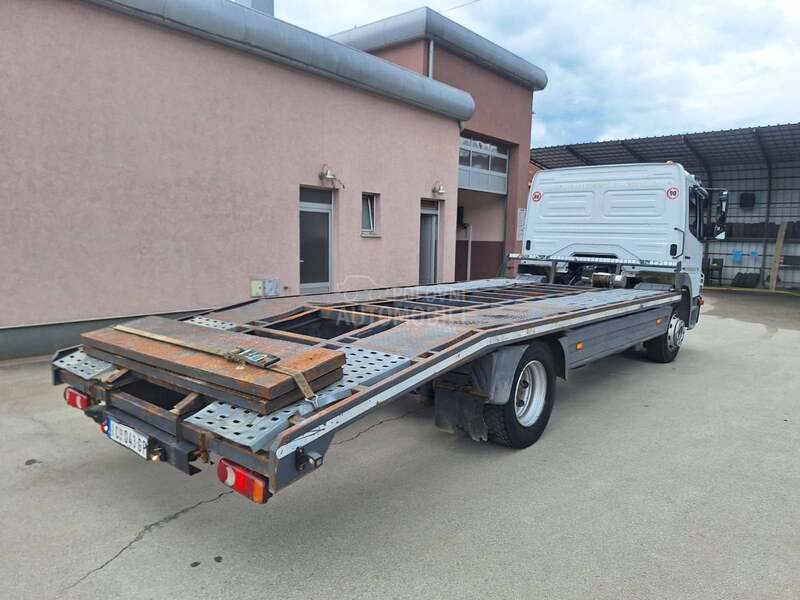 Mercedes Benz 1318L